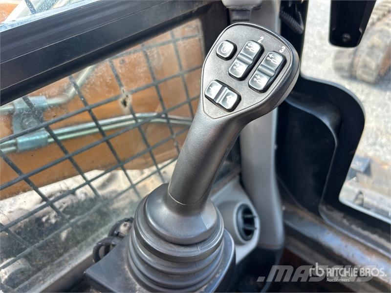 CASE SV340B High Flow Skid Steer Loader Kompaktlaadurid