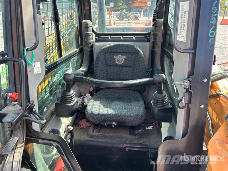 CASE SV340B High Flow Skid Steer Loader Kompaktlaadurid