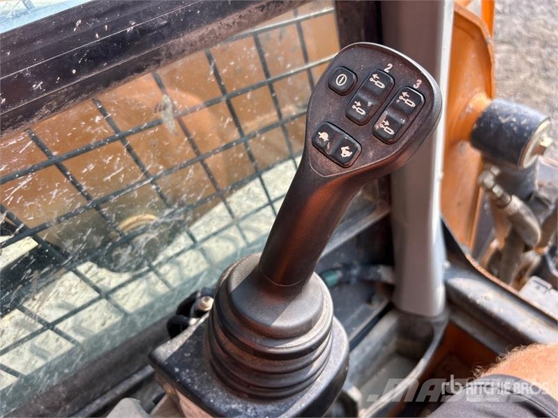 CASE TR310B Мини товарачи
