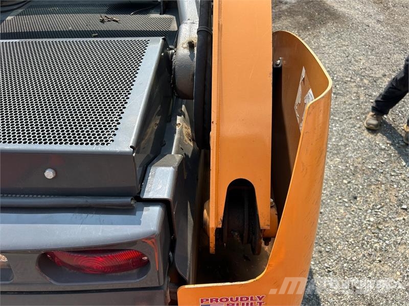 CASE TV370B Мини товарачи
