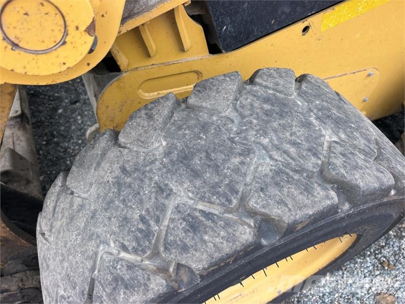CAT 226D Šmykom riadené nakladače