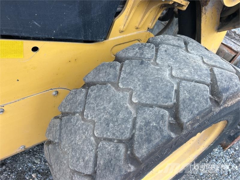 CAT 226D Šmykom riadené nakladače