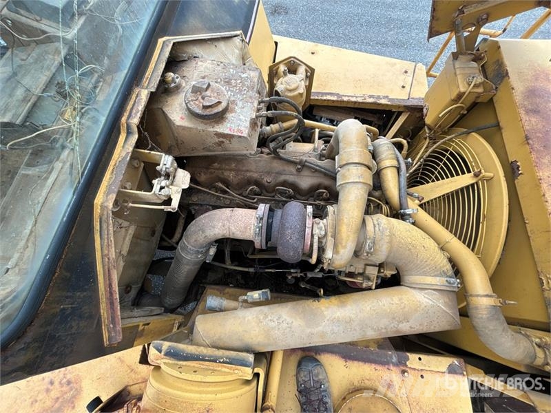 CAT 250B Articulated Dump Truck Zglobni demperji
