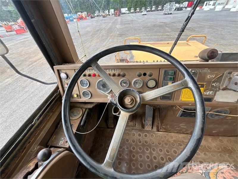 CAT 250B Articulated Dump Truck Zglobni demperji