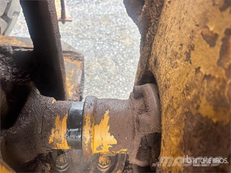 CAT 250B Articulated Dump Truck Zglobni demperji