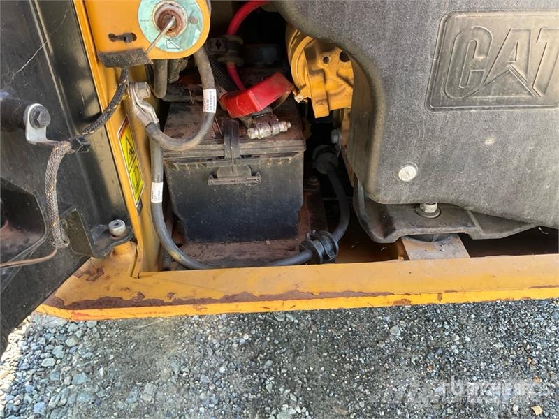 CAT 259D3 Compact Track Loader Mini Pale Gommate