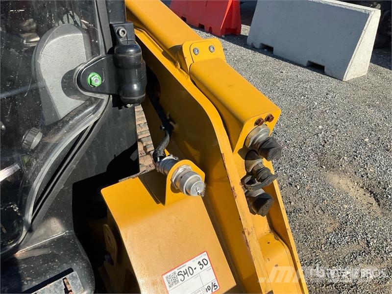 CAT 259D3 Two-Speed Compact Track Loader لوادر انزلاقية التوجيه