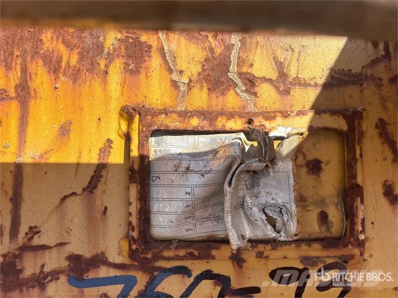 CAT 28 in Digging Excavator Bucket - Fits Cat 330 Kašike / Korpe