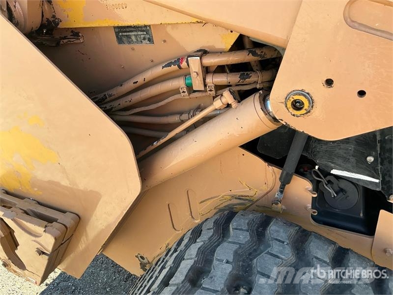 CAT 299D XHP Compact Track Loader Krautuvai su šoniniu pasukimu