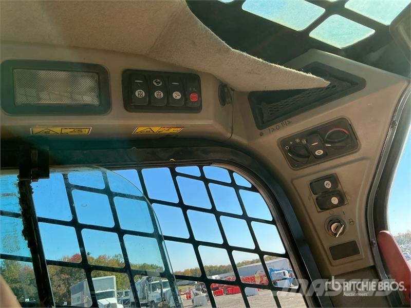 CAT 299D XHP Compact Track Loader Krautuvai su šoniniu pasukimu
