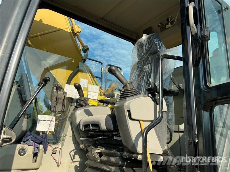 CAT 320E L Tracked Excavator Roomikekskavaatorid