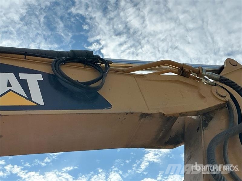 CAT 320E L Tracked Excavator Roomikekskavaatorid