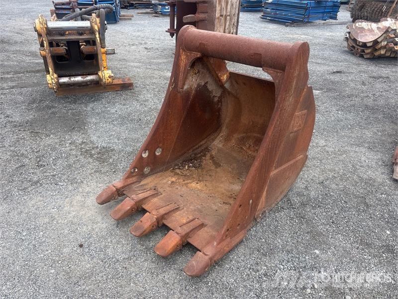CAT 34 in Excavator Bucket - Fits Cat M318/320 Buckets