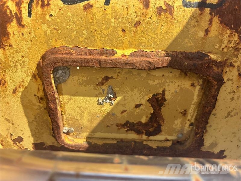CAT 36 in Digging Excavator Bucket - Fits Cat 320 Kašike / Korpe