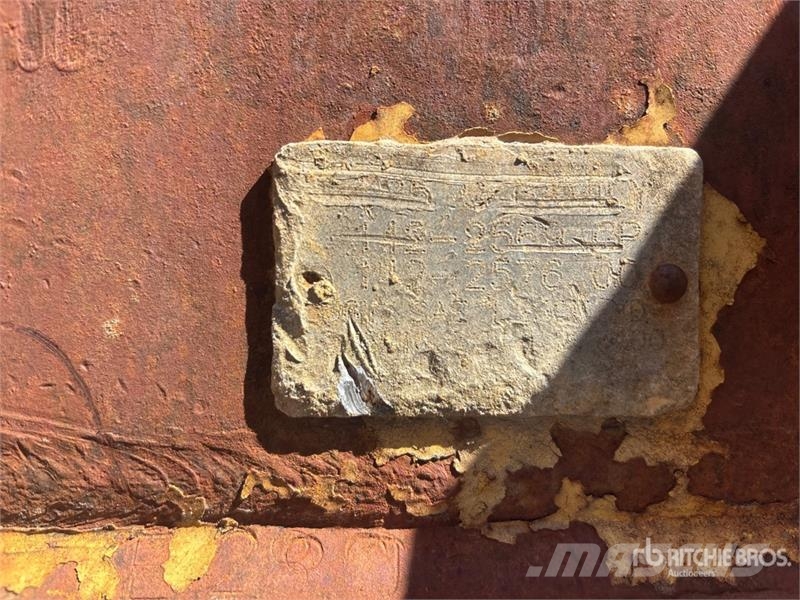 CAT 36 in Digging Excavator Bucket - Fits Cat 325 دلاء