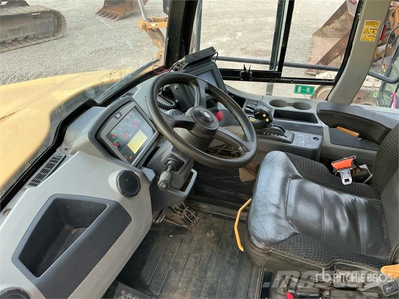 CAT 745 Articulated Dump Truck Artikulētie pašizgāzēji