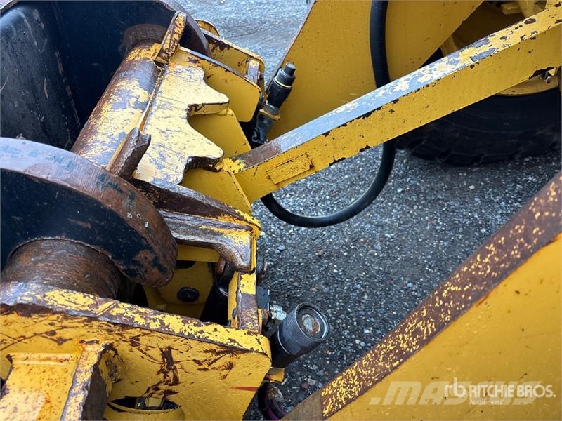 CAT 930K Gumikerekes homlokrakodók