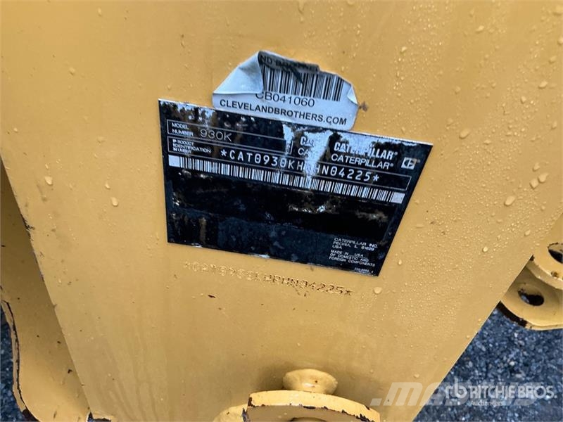 CAT 930K Pale gommate