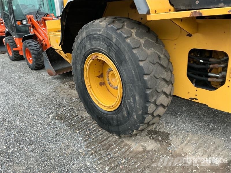 CAT 930K Pale gommate
