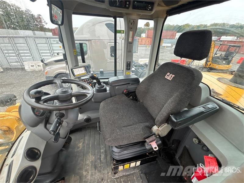 CAT 930K Gumikerekes homlokrakodók