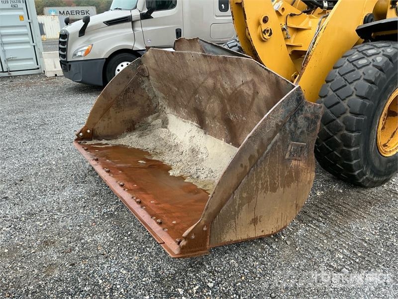 CAT 930K Pale gommate