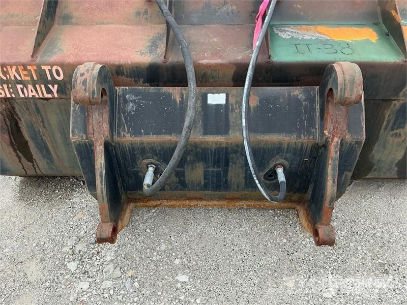 CAT 95 in High-Tip Wheel Loader Bucket - Fits Cat IT38 Skopor