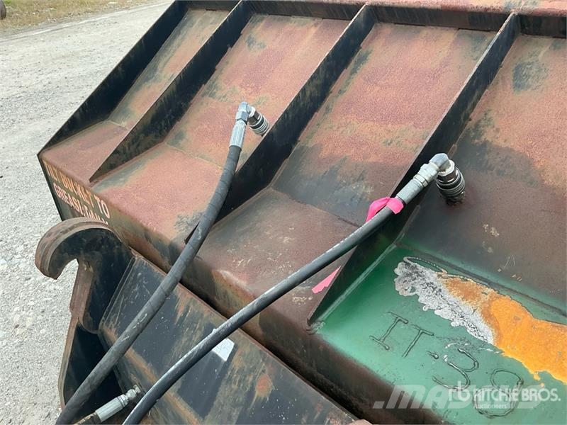 CAT 95 in High-Tip Wheel Loader Bucket - Fits Cat IT38 Skopor