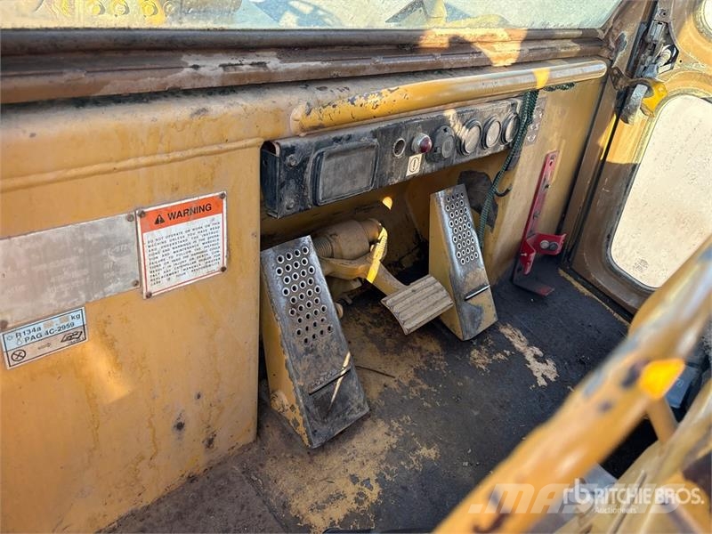 CAT 963B لوادر زحافة