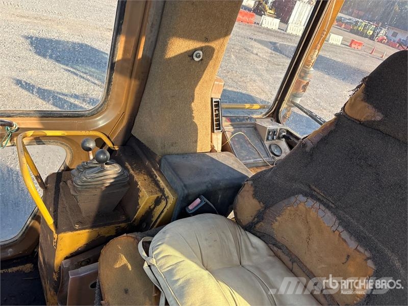 CAT 963B لوادر زحافة