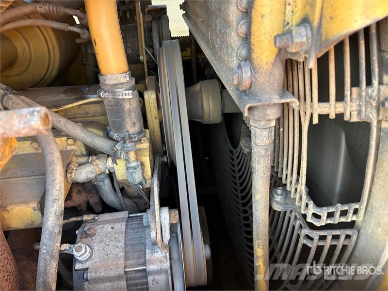 CAT 963B لوادر زحافة