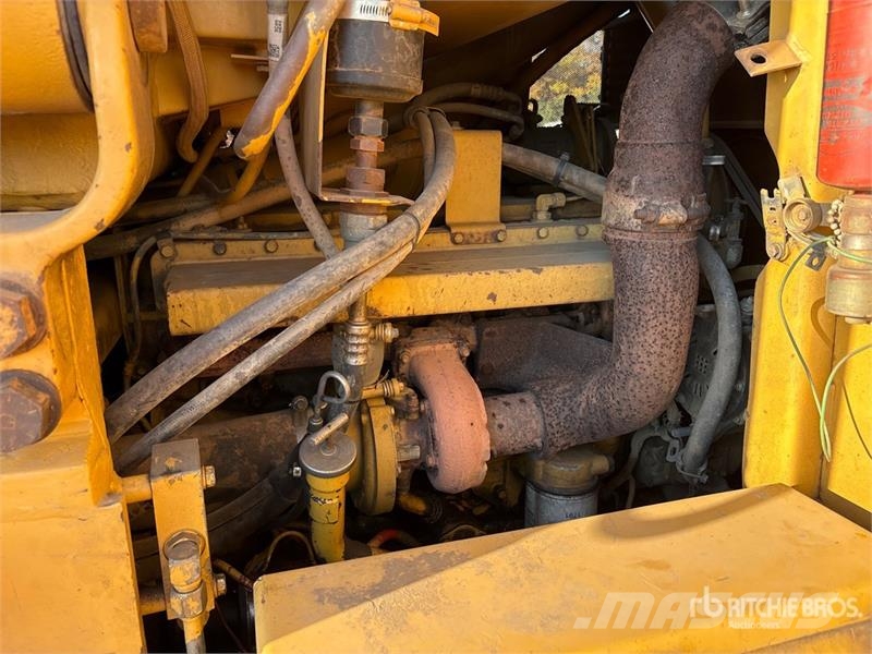 CAT 963B لوادر زحافة