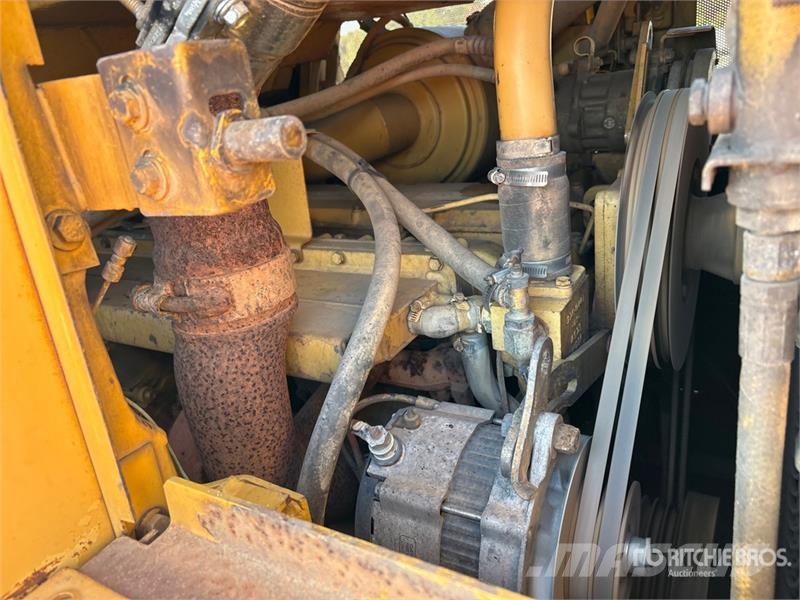 CAT 963B لوادر زحافة