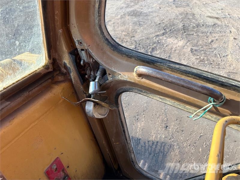 CAT 963B لوادر زحافة