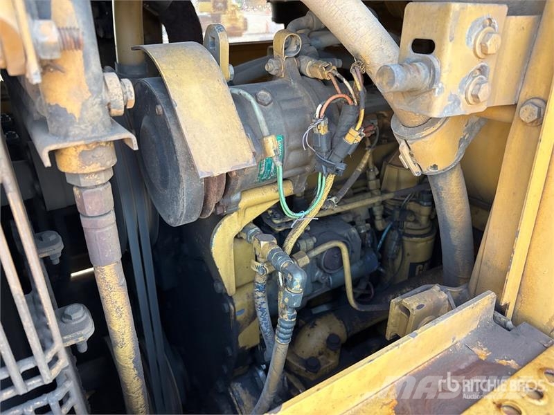 CAT 963B لوادر زحافة