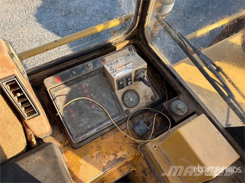 CAT 963B لوادر زحافة