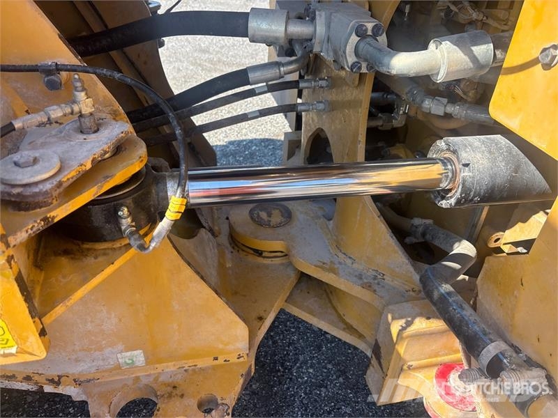 CAT 972M 휠로우더