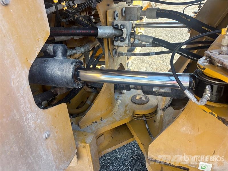 CAT 972M 휠로우더