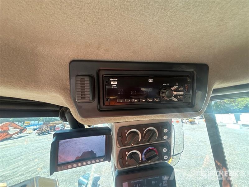 CAT 972M Chargeuse sur pneus