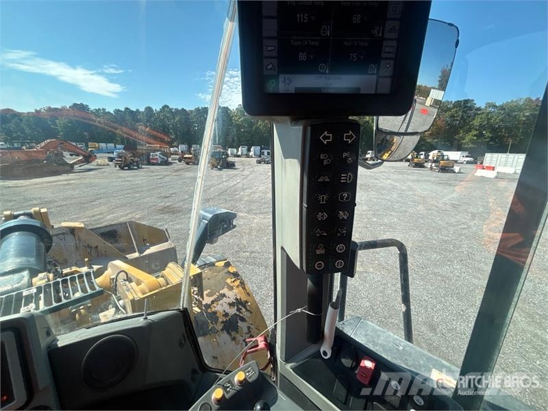 CAT 972M Chargeuse sur pneus