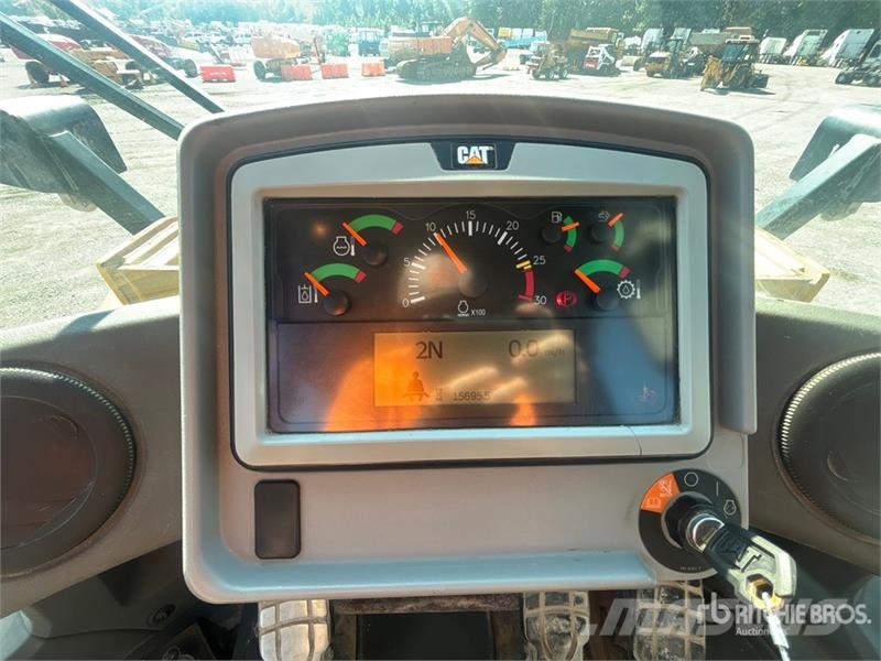 CAT 972M Chargeuse sur pneus