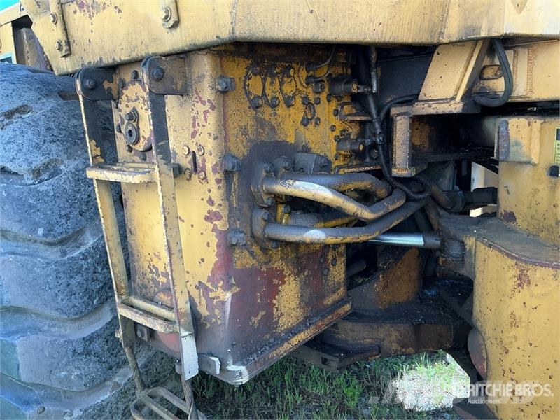 CAT 980B Pale gommate