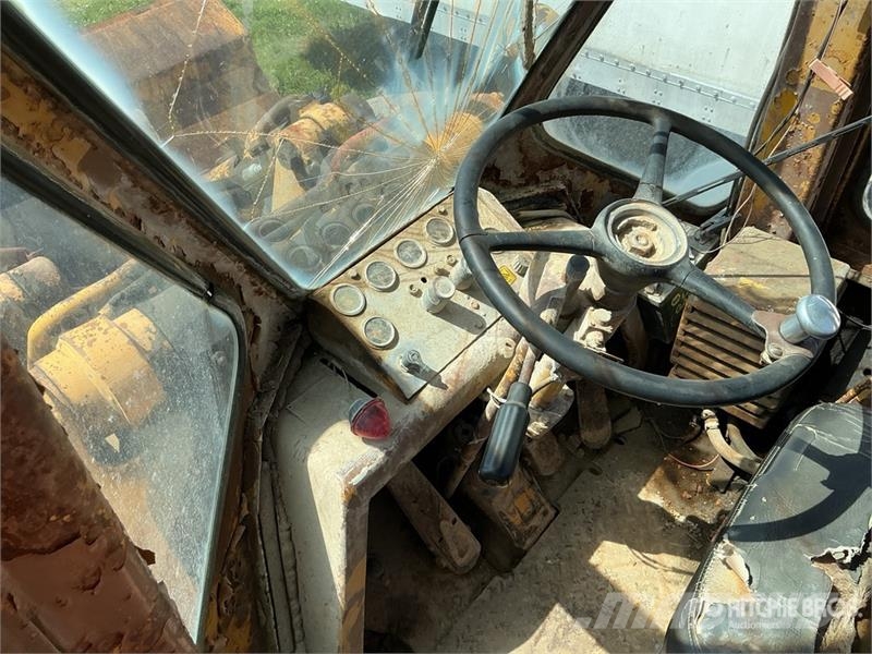 CAT 980B Pale gommate