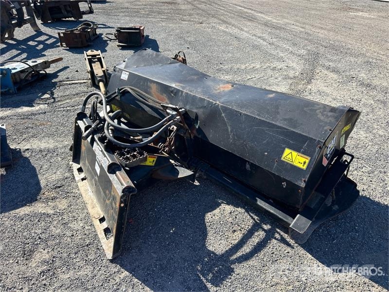 CAT BA118C 84 in Skid Steer Broom Spazzole