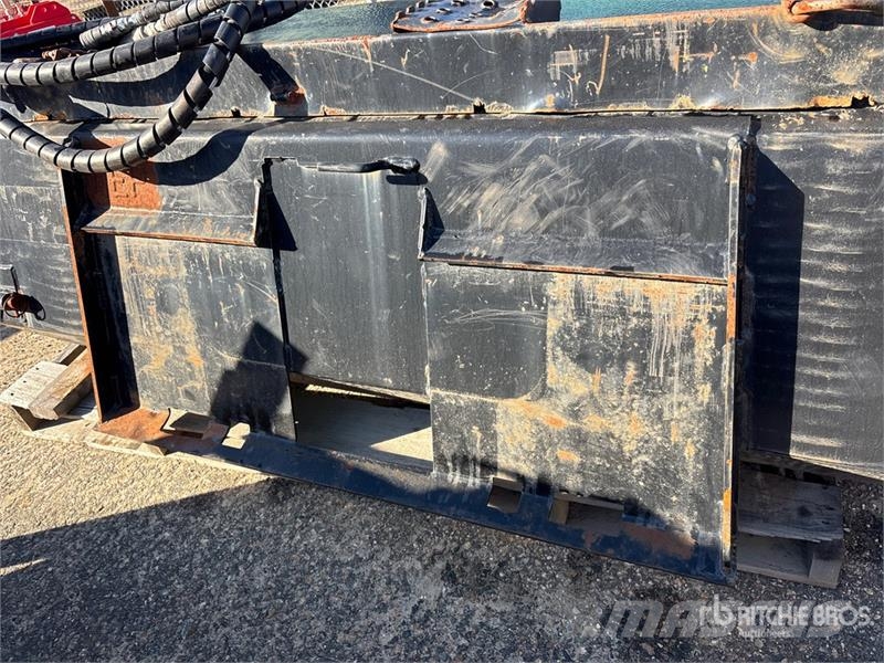 CAT BP18B 78 in Skid Steer Sweeper (Inoperable) Četke