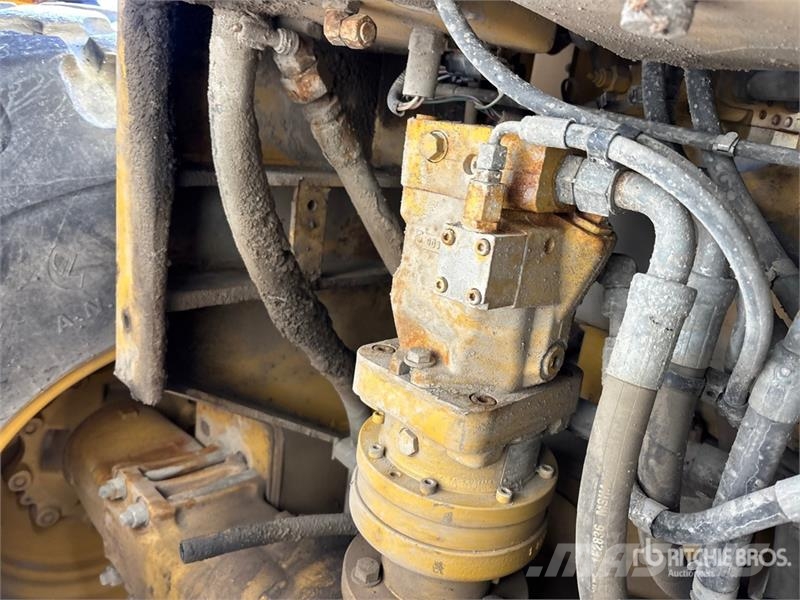 CAT CS-54 Smooth Drum Compactor 單輪滾壓機