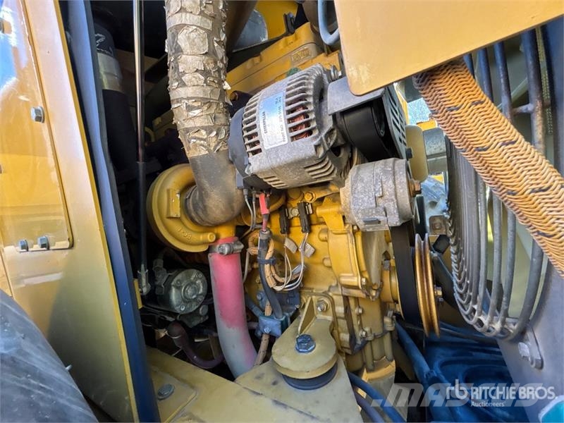 CAT CS-54 Smooth Drum Compactor 單輪滾壓機