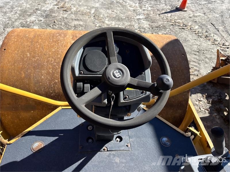 CAT CS-54 Smooth Drum Compactor 單輪滾壓機