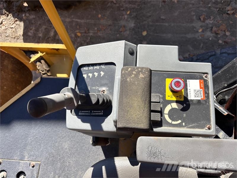 CAT CS-54 Smooth Drum Compactor 單輪滾壓機