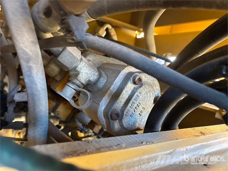 CAT CS-54 Smooth Drum Compactor 單輪滾壓機