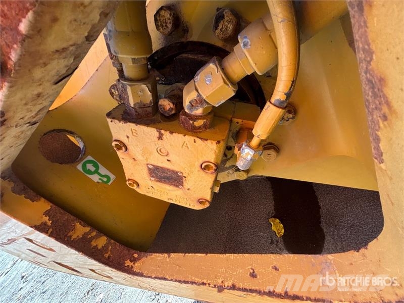 CAT CS-54 Smooth Drum Compactor 單輪滾壓機